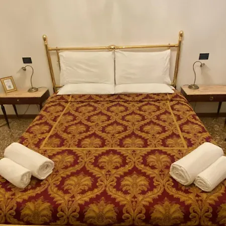 בית הארחה Giselda Courtyard Retreat