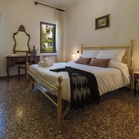 Giselda Courtyard Retreat *